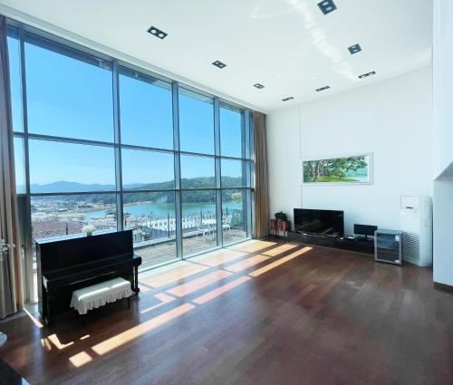 キョンジュ Saturday Pension Gyeongju ゲストハウス レストラン