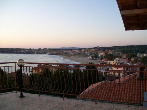 Family Studio with Terrace and Sea View image 1