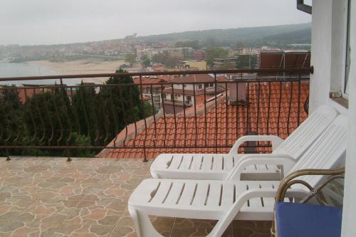 Family Studio with Terrace and Sea View image 3