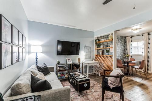 Trendy Studio for 4 with Community Pool