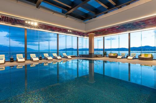 Swimming pool, Hotel Indigo Dali Erhai By IHG in Dali