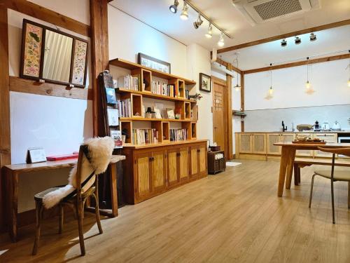 Suwon Haenggung stay Dalno - Suwon private house hanok Hotel pool