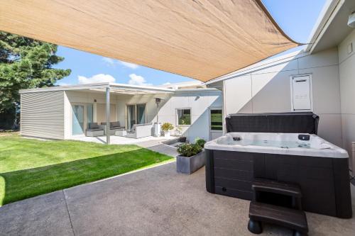 Paradise on Campbell in มาร์ตินโบรช์