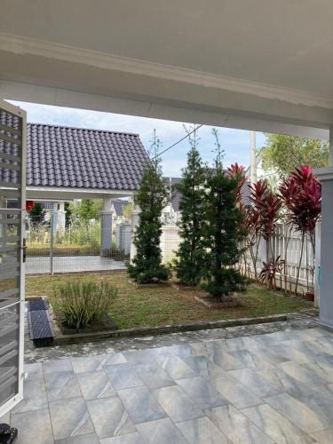Bungalow de  m2 amb 5 habitació i 3 bany privat a Bemban (M.staycation) in Bemban