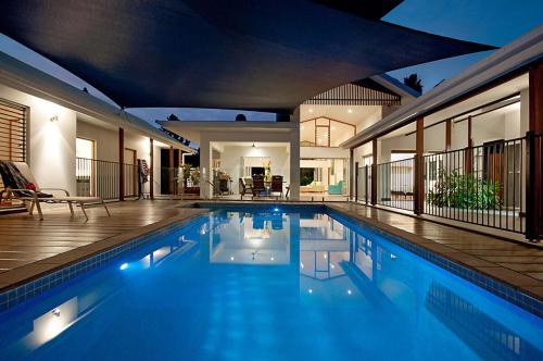 Great Barrier Reef Beach House in Wonga