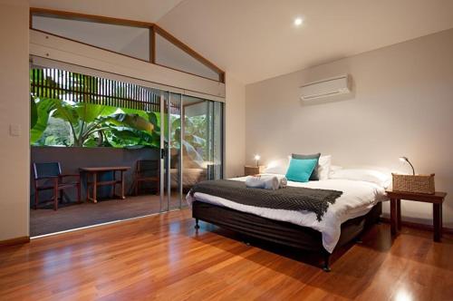 Great Barrier Reef Beach House in Wonga
