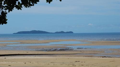 Great Barrier Reef Beach House in Wonga