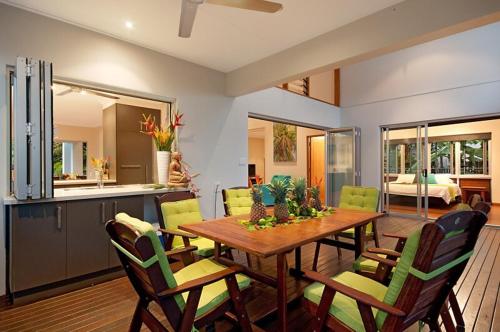Great Barrier Reef Beach House in Wonga