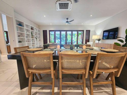 A PEARL on Absolute Beachfront! in Newell Beach