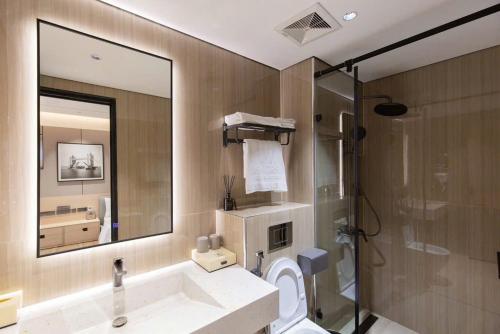 One-Bedroom Apartment image 5