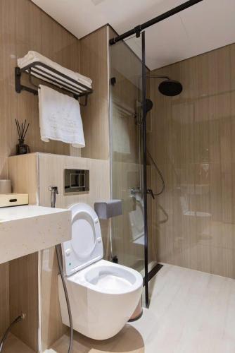 One-Bedroom Apartment image 2