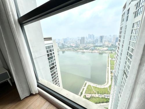 Three-Bedroom Apartment with Lake View image 2