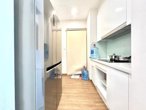 Three-Bedroom Apartment with Lake View image 4