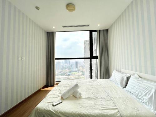 Three-Bedroom Apartment with Lake View image 8