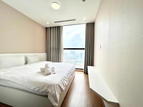 Three-Bedroom Apartment with Lake View image 10