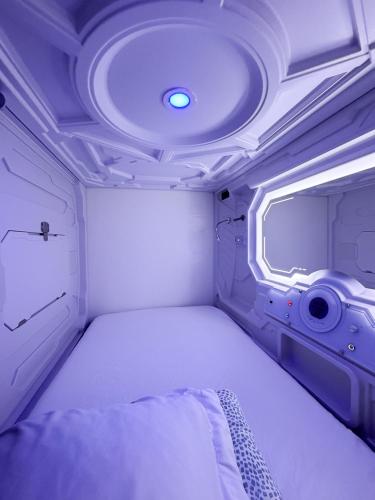 U Street Capsule Hostel - image 14