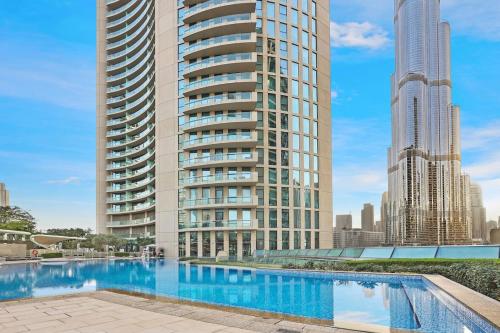 Luxe 3BR Retreat, Balcony Burj & Fountain Views, Prime Downtown Stay, Dubai (photo 4)