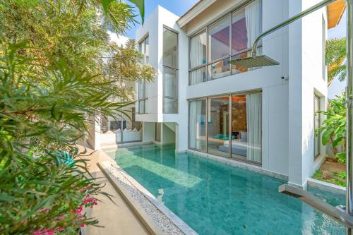 V183 Lux Pride Villas 3BR Private Pool Retreat