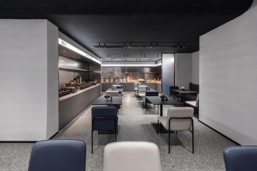 Restaurant, Atour Light Hotel Beijing Daxing Airport Caoqiao Metro Station in Beijing South Station