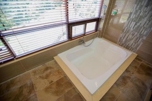 Longyan Capital International Hot Spring Resort in Longyan