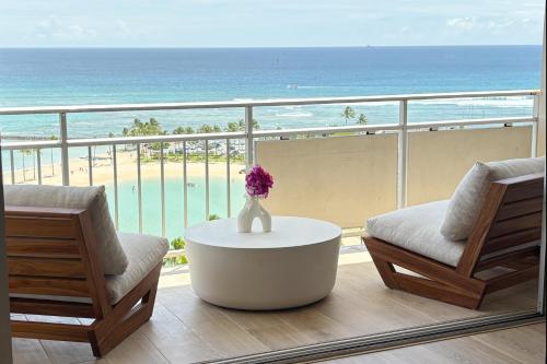 Newly Renovated Oceanview Luxe Stay with Free Parking