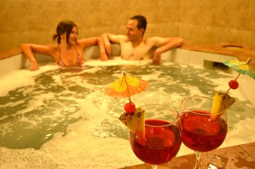 جاكوزي, Hotel Montecarlo - Piscina & Desayuno Buffet Incluido in Ibarra
