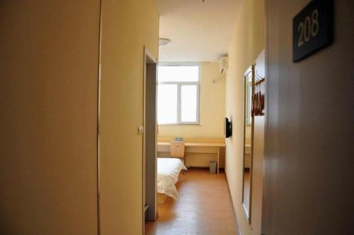 7 Days Inn Tianjin Changhong Park Metro Station in محطة سكة حديد تيانجين الغربية