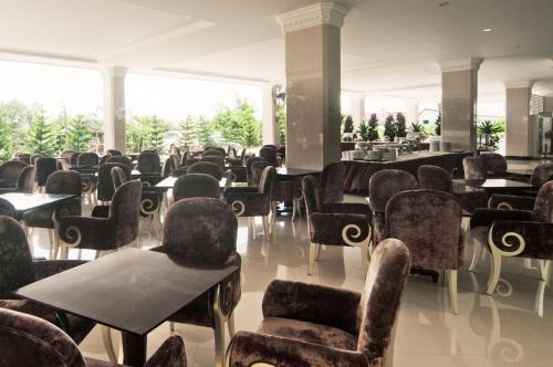 Pattaya LK Grand Living Place 4-Star Hotel restaurant