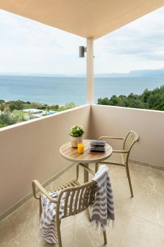 Superior Double or Twin Room with Sea View image 3