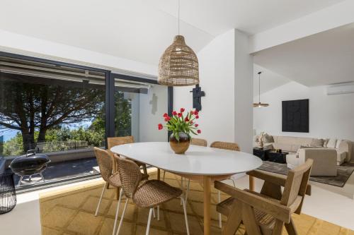 Villa Carla house with hot tub and beautiful garden in โปเลียเน