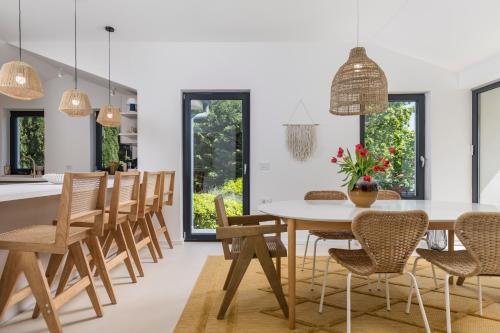 Villa Carla house with hot tub and beautiful garden in โปเลียเน