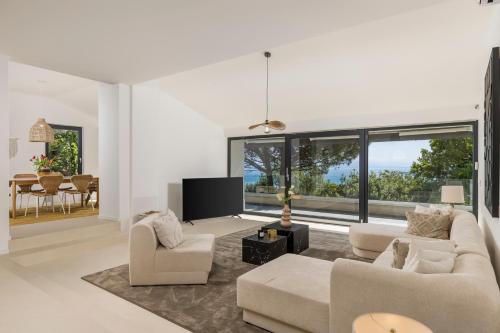 Villa Carla house with hot tub and beautiful garden in โปเลียเน