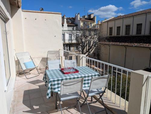 2BR with quiet terrace in the city center - Location saisonnière - Marseille
