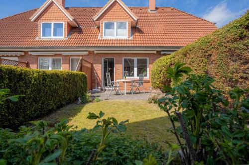 Two-Bedroom House image 7