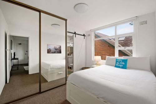 Minimalist Mosman - Essential Stay near Beach & Zoo - image 2