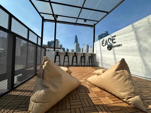 Ease at Sathorn Hostel and Coworking Space, Bangkok