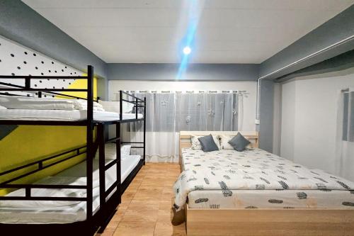 Me U Hostel Room Type - Quadruple Room with Private Bathroom Me U Hostel Room Type - Quadruple Room with Private Bathroom
