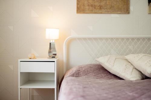 Large Two Bedroom Family APP - free parking