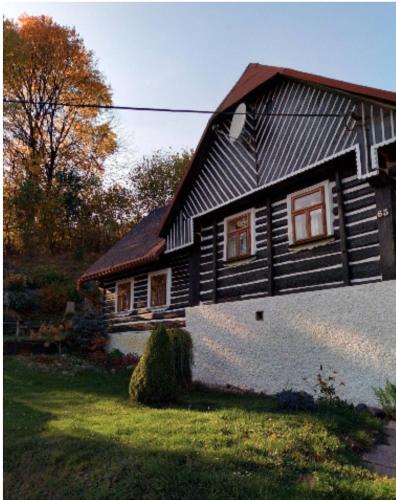 Roubenka Jizerka in Benešov u Semil