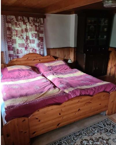 Roubenka Jizerka in Benešov u Semil