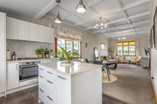 Point Chevalier Life near Auckland Zoo