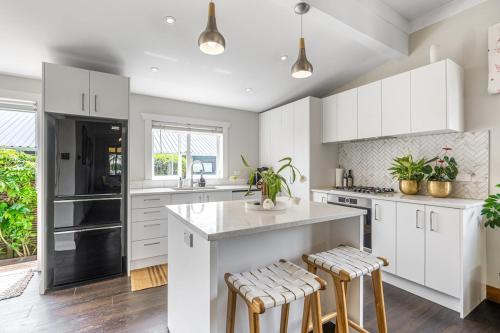 Point Chevalier Life near Museum of Transport & Technology (MOTAT)