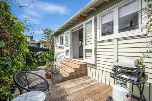 Point Chevalier Life near Auckland Zoo