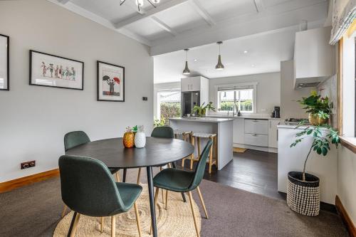 Point Chevalier Life near Auckland Zoo