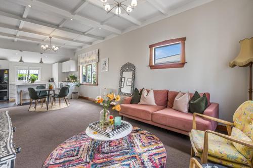 Point Chevalier Life near Auckland Zoo