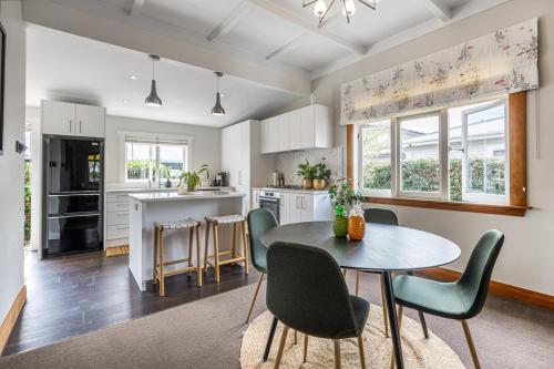 Point Chevalier Life near Auckland Zoo