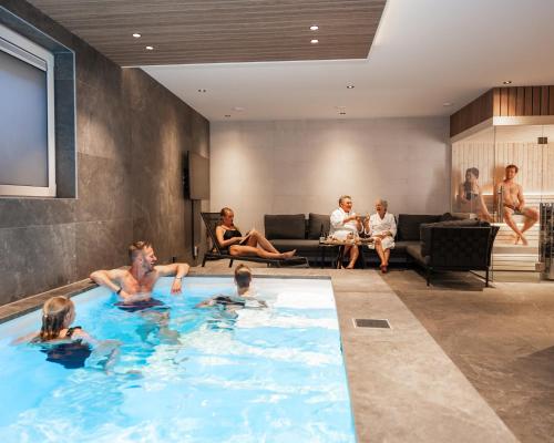 Veluwe Villa met Binnenzwembad & Wellness | 12 personen | Rolstoelvriendelijk in เอสโชเทอร์ เฟลด์