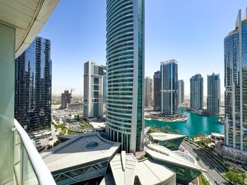 Fully Furnished Studio Lake Terrace, JLT Prime Location by Al sarya Holiday Homes, Dubái (foto 4)