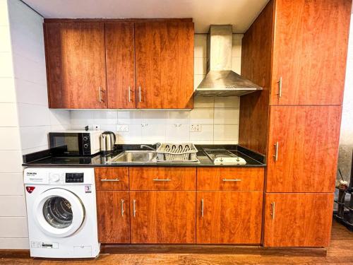 Fully Furnished Studio Lake Terrace, JLT Prime Location by Al sarya Holiday Homes, Dubái (foto 7)