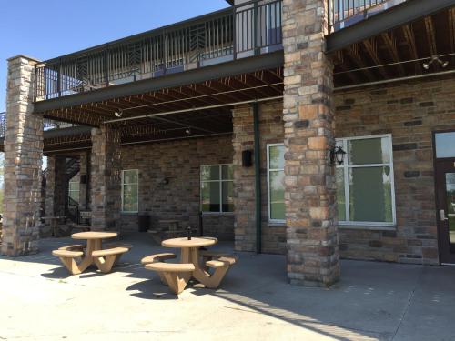 Cobblestone Inn & Suites - Denison | Majestic Hills